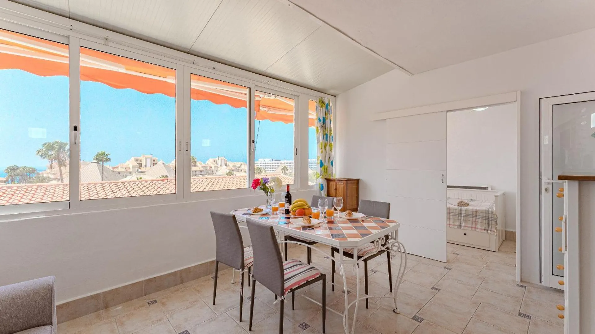 Apartment In El Paso Arona